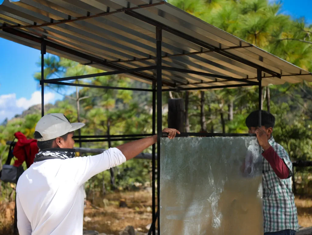 Ha Ta Tukari. Building a dry toilet in the Sierra Wirárika.