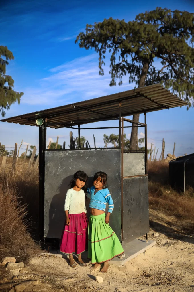Ha Ta Tukari. Kids from the community posing for the picture next to the dry toilet just built. Photo by Patricio Orden.