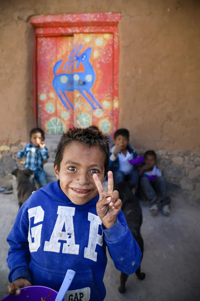 Ha Ta Tukari. Kids from the community posing for the picture. Photo by Patricio Orden.